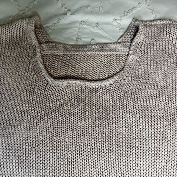 ALYA Pink Sweater with bell Sleeves (L) white details, accent back cutout! - Picture 6 of 12